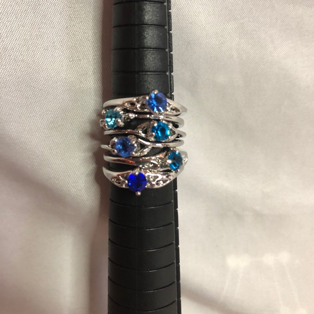 Pack of 6 silver rings with blue gems